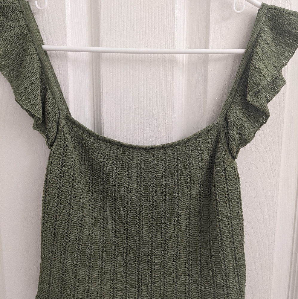 Aritzia Wilfred XS Woven Sage Scoop Neck Crop Top
